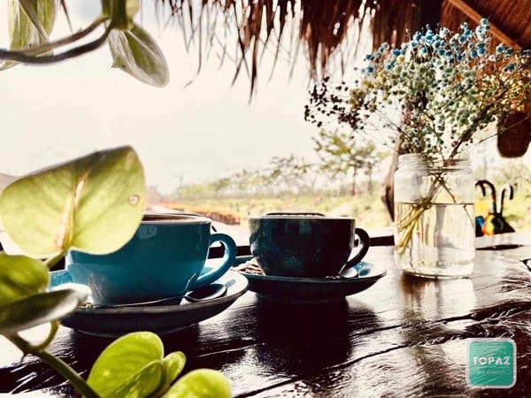 Thưởng thức cafe ngắm cảnh tại khu du lịch sinh thái Mỹ Luông