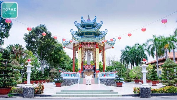 Chùa Huỳnh Đạo là một ngôi chùa thiết kế theo kiến trúc Trung Hoa