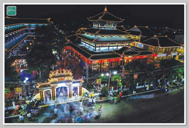 Hình ảnh chùa Châu Đốc lung linh vào buổi tối 