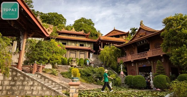 Về miền Tây ghé thăm chùa Hang Châu Đốc nổi tiếng ở An Giang