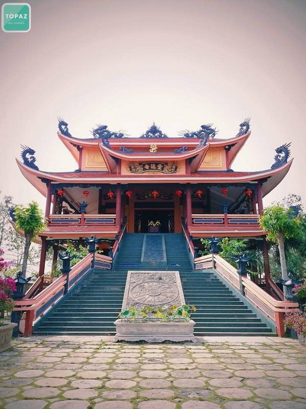 Kiến trúc độc đáo của chùa Linh Ẩn An Giang