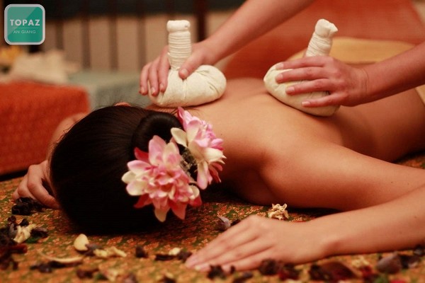 Massage trị liệu không chỉ giúp thư giãn cơ thể mà còn tạo sự lưu thông tuần hoàn máu