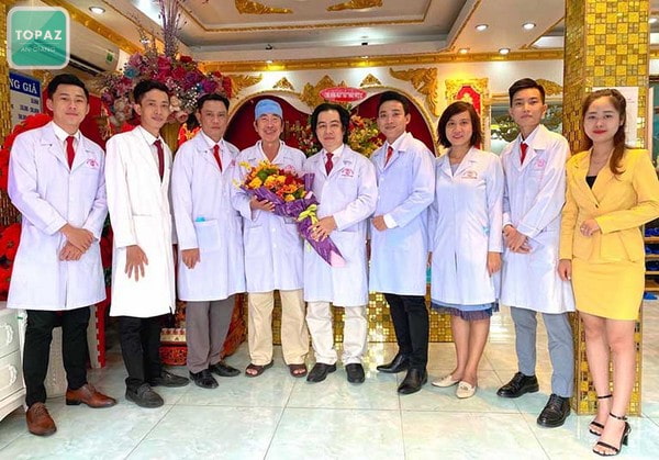 Nha khoa Sài Gòn Long Xuyên có bác sĩ và chuyên viên tư vấn giỏi, xử lý hiệu quả các tình trạng phức tạp