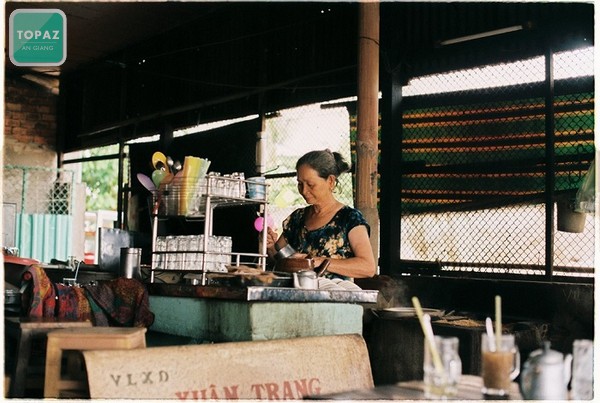Cà phê Vợt Hai Ngầu là một trong những quán cà phê Long Xuyên nổi tiếng