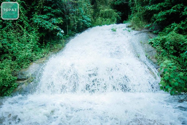 Dòng chảy của suối Ôtuksa – suối ở An Giang tuyệt đẹp