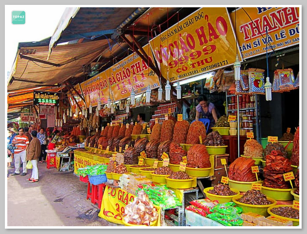 Hình ảnh nhừng hàng mắm cá tại chợ Châu Đốc rất màu sắc 