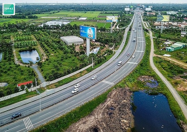  Đường cao tốc Châu Đốc – Cần Thơ – Sóc Trăng là một trong những tuyến đường cao tốc trọng điểm trên địa bàn vùng Chín rồng